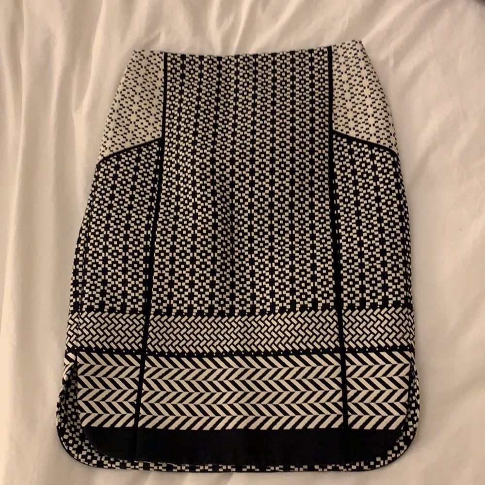 Jcrew pencil skirt black and white geometric pattern size 00 XS